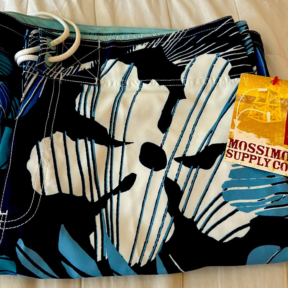 Size 34 printed swim trunks with pocket.  NWT.  🎁idea, for a man!